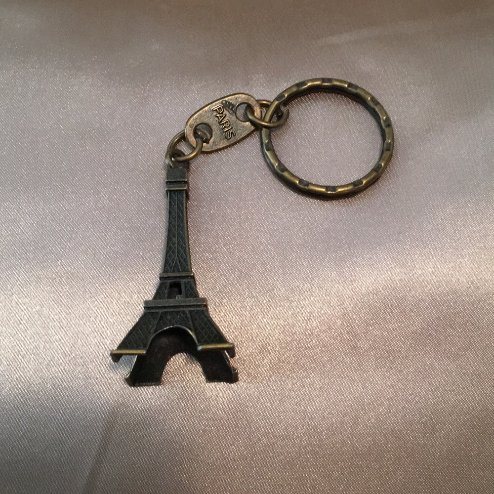 Eiffel Tower keychain